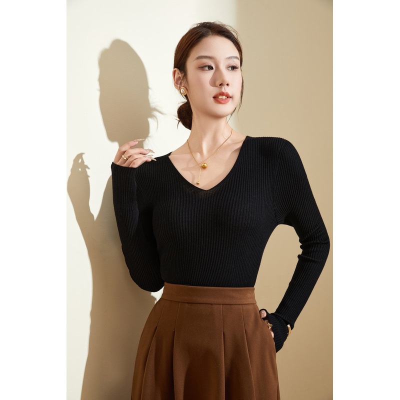 Womens Seam-Free V-Neck Merino Wool Sweater: Slim Fit Solid Color Essential – Wool Sweater and Womens Sweater price