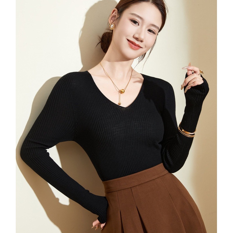 Womens Seam-Free Base Layer: Slim-Fit V-Neck Solid Merino Wool Essential – Wool Sweater and Womens Sweater price